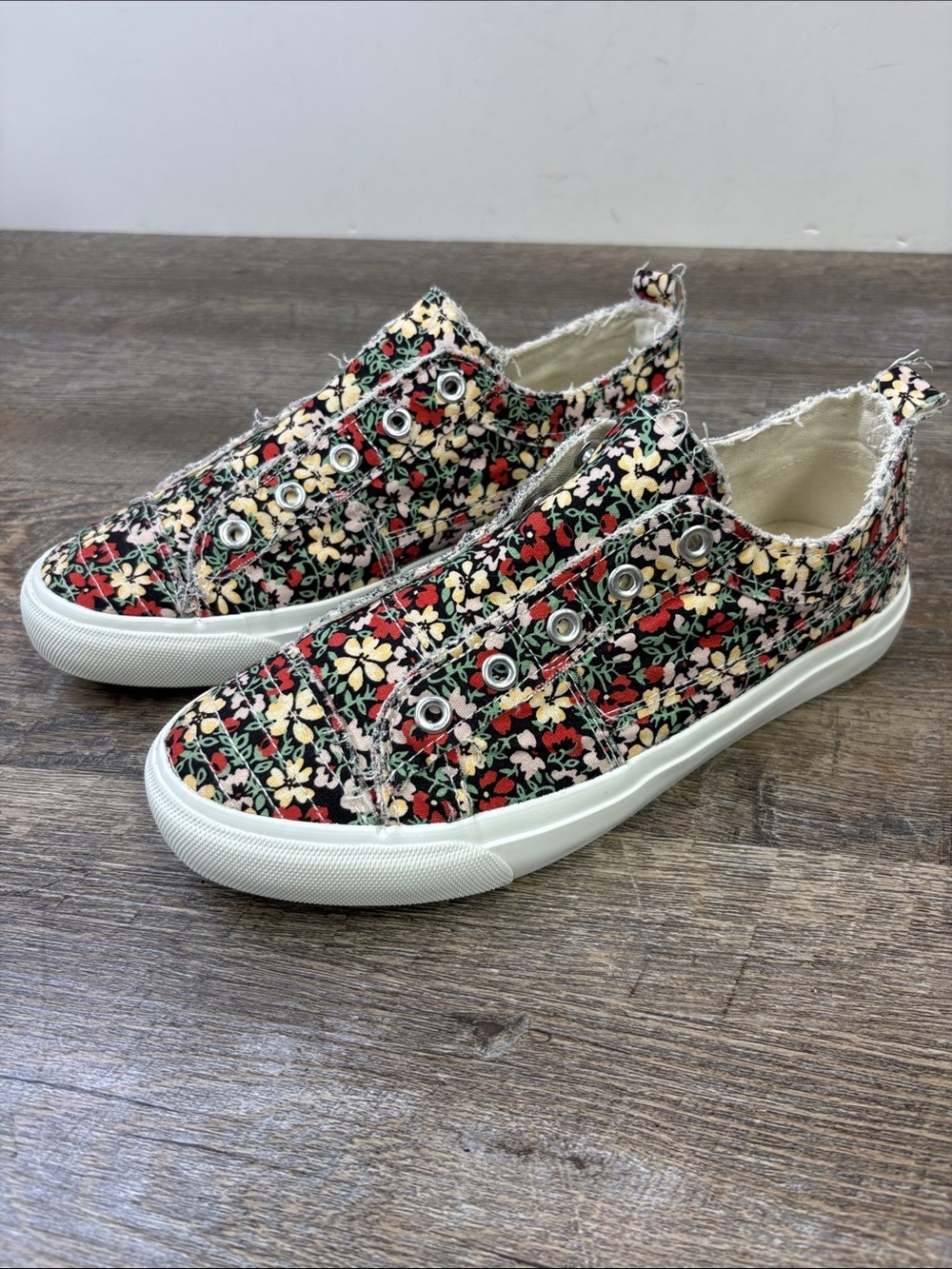 Corkys Babalu 7 Floral Slip-On Sneakers Women’s Size 7